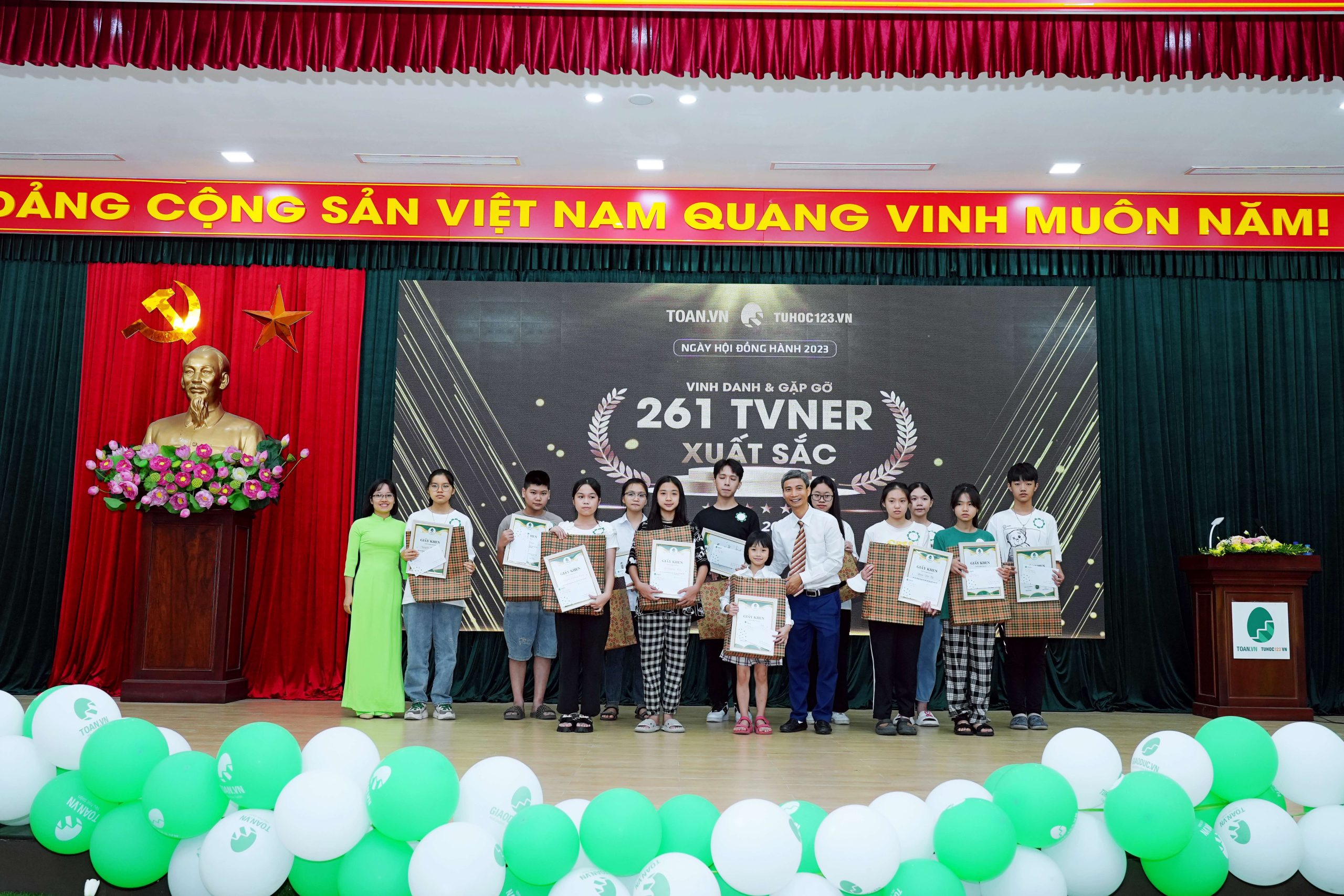 thanh-tich-mon-toan-thi-tot-nghiep-thpt-2023