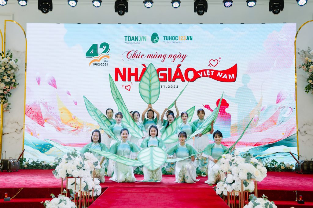 thay-co-bieu-dien-van-nghe-20-11