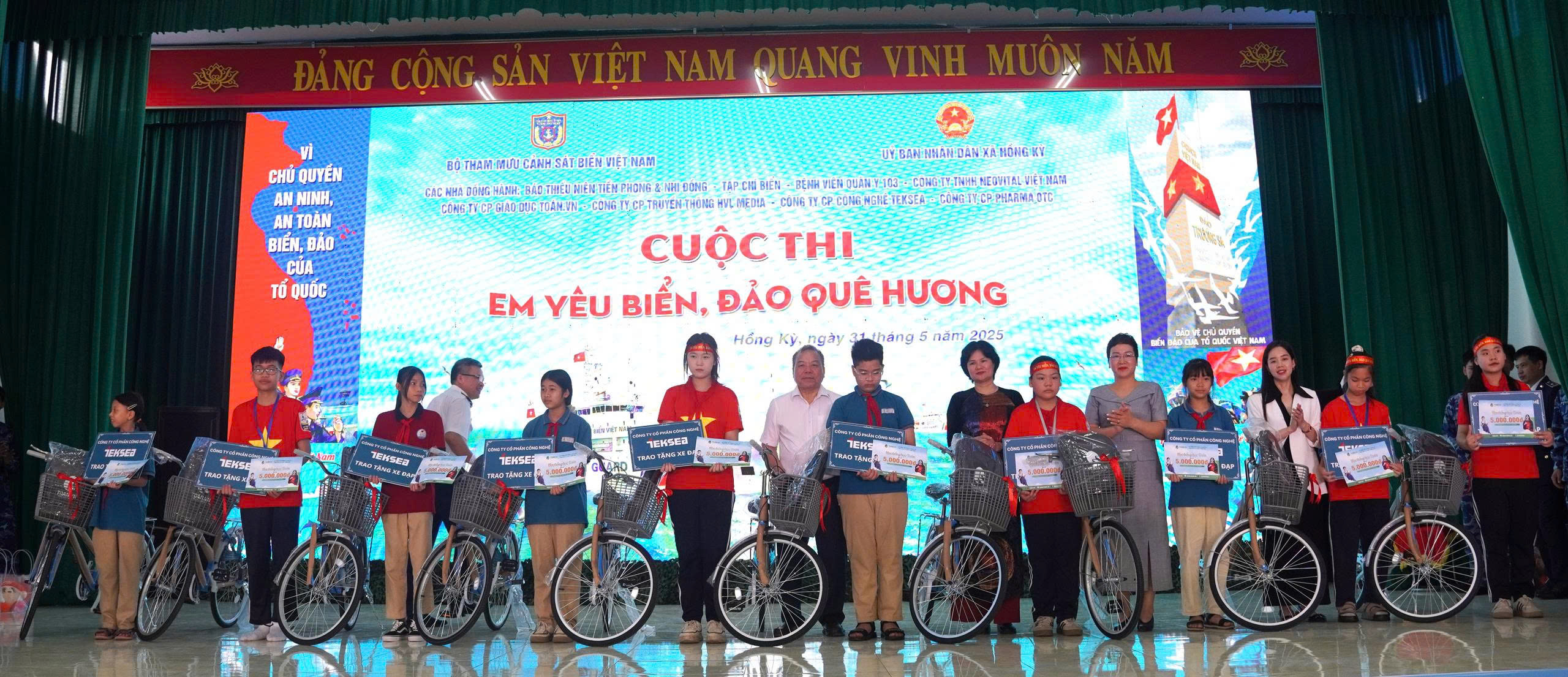 toan-vn-dong-hanh-cung-cuoc-thi-em-yeu-bien-dao-que-huong-2025-tai-ha-noi-3