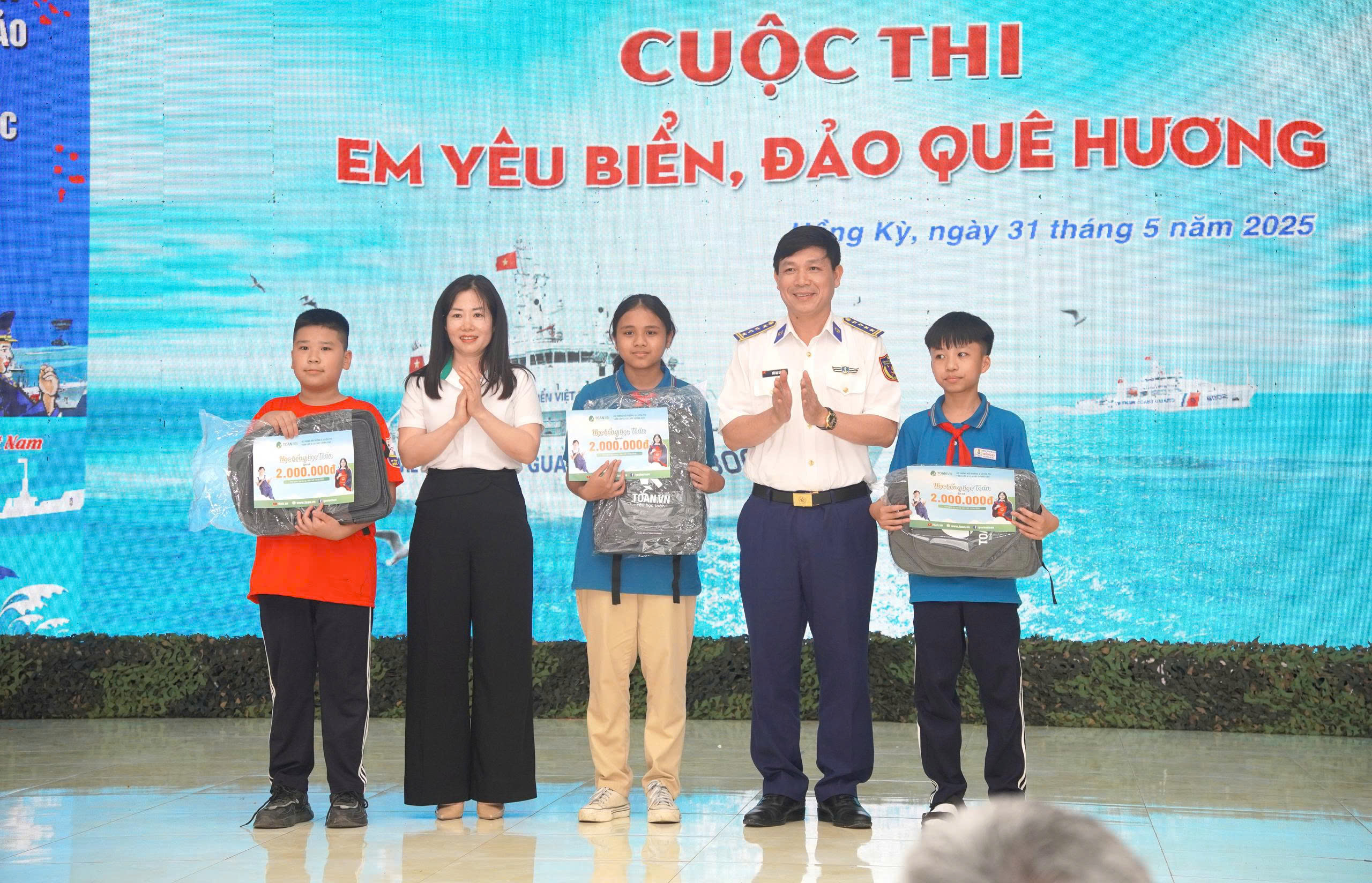 toan-vn-dong-hanh-cung-cuoc-thi-em-yeu-bien-dao-que-huong-2025-tai-ha-noi-5