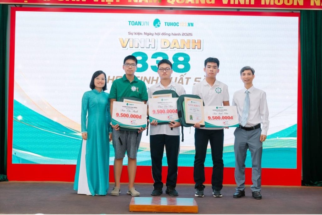toanvn-khen-thuong-hoc-sinh-diem-cao-thi-vao-10