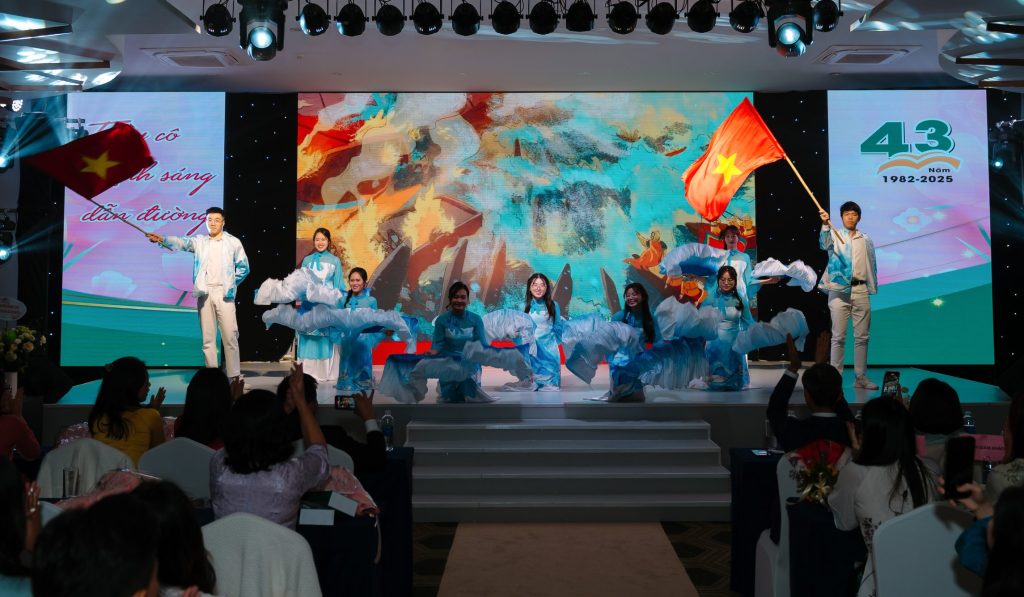 Ky-niem-ngay-nha-giao-viet-nam-2