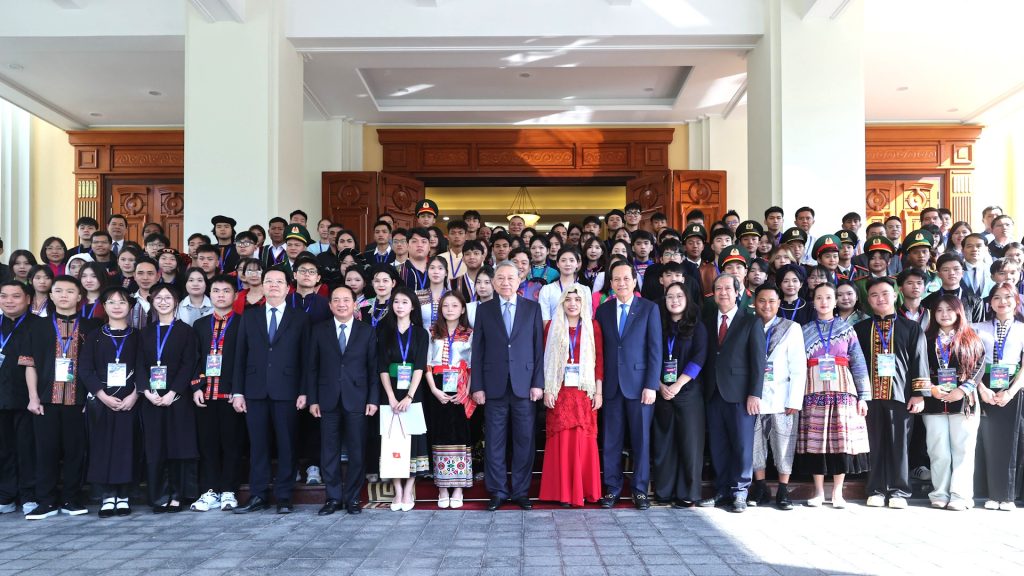 le-tuyen-duong-hoc-sinh-dan-toc-thieu-so-1