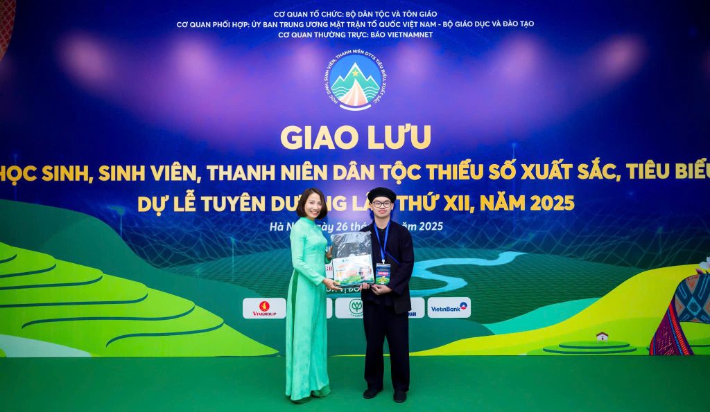 le-tuyen-duong-hoc-sinh-dan-toc-thieu-so-2