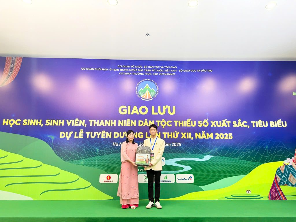 le-tuyen-duong-hoc-sinh-dan-toc-thieu-so-4