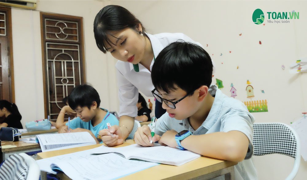 gia-su-toan-cung-co-kien-thuc