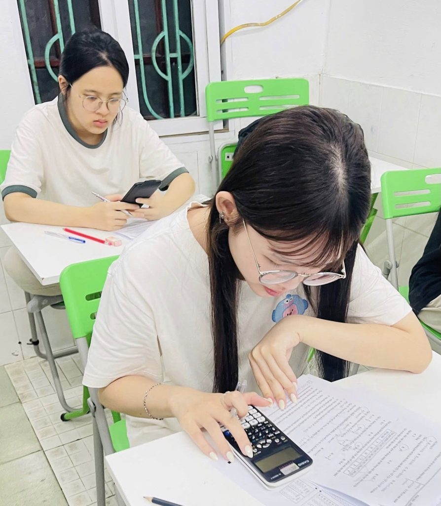 meo-bam-may-tinh-toan-12