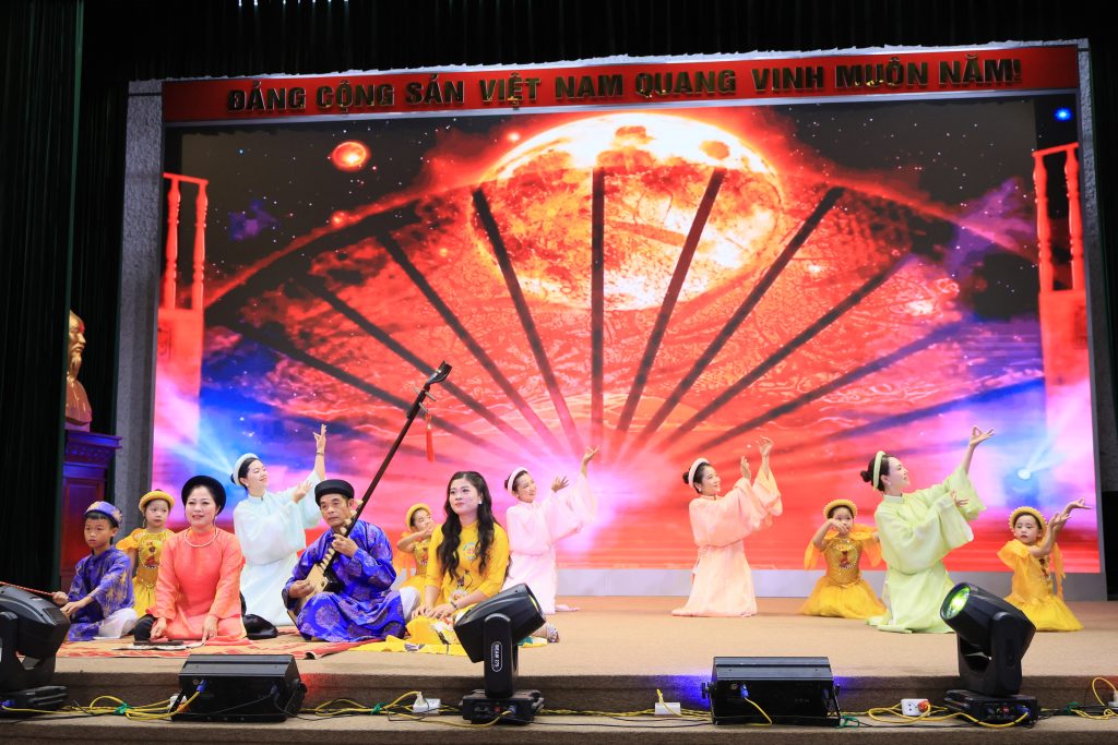 cuoc-thi-huong-dan-vien-thu-lam (2)
